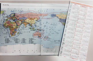 3年カレンダーと世界地図